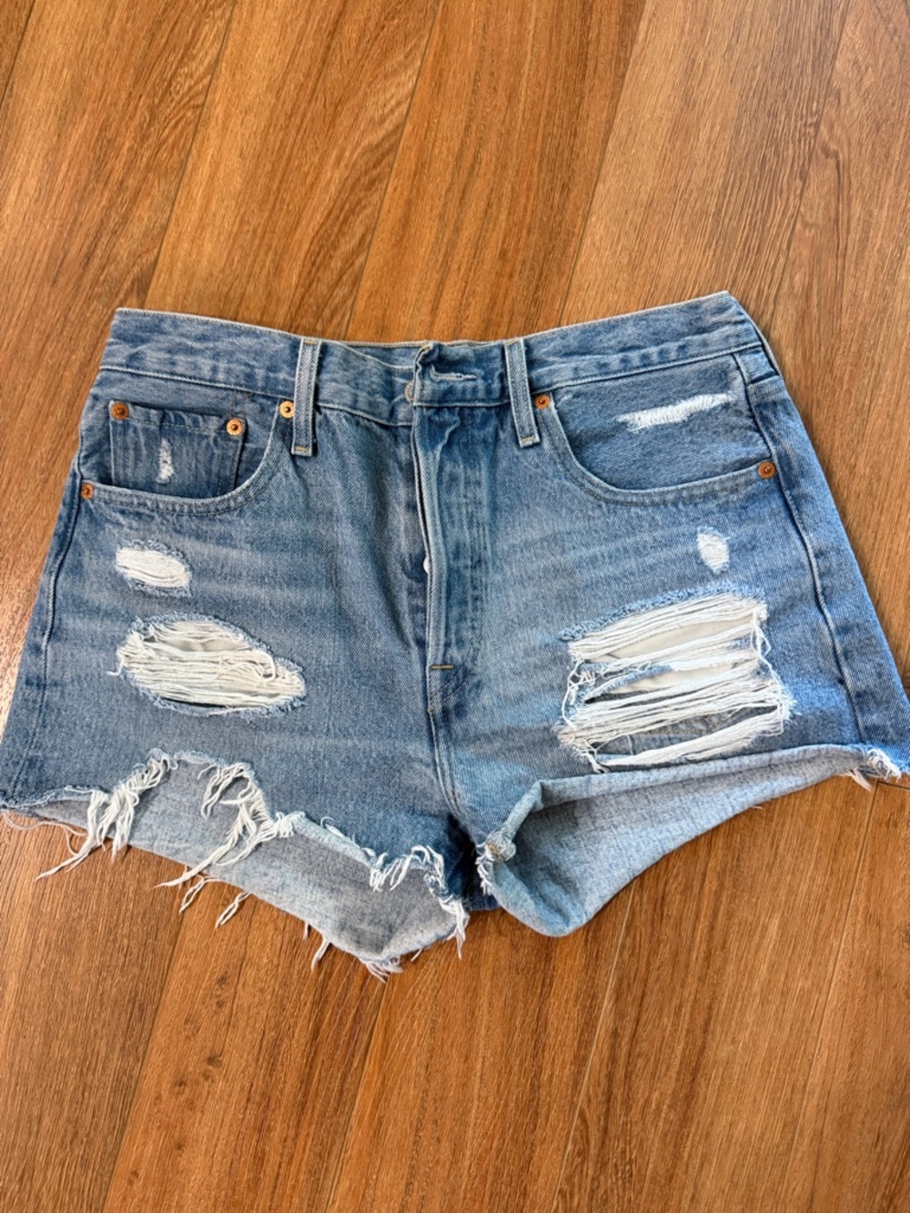 Light Blue Distressed Levi Denim Women’s Shorts